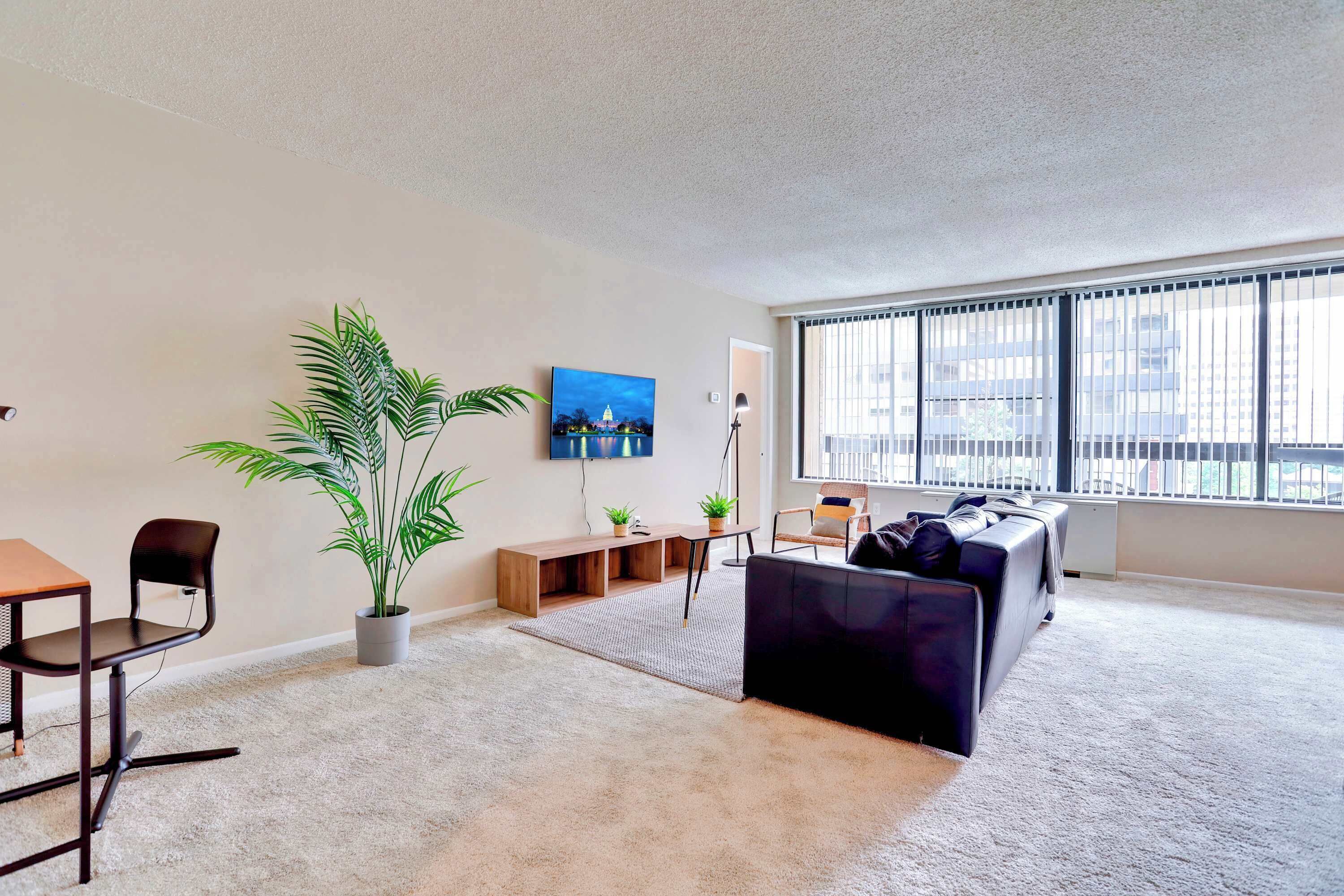 Spacious Arlington Apt Near Dc With Pool - Alexandria, VA