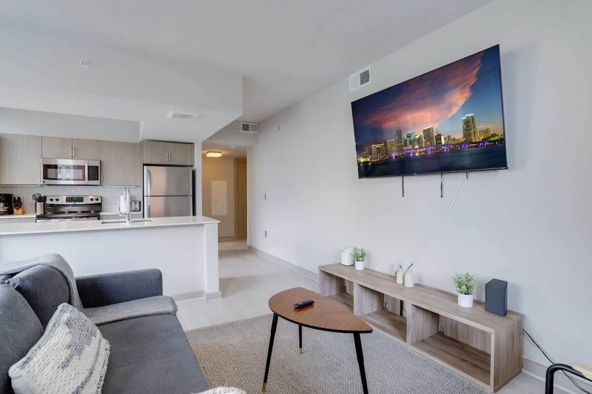 Wonderful 2BR Condo at Crystal City WRooftop