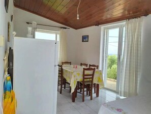Dining - Bright rooms with sea view 30m away from the beach (Chania)