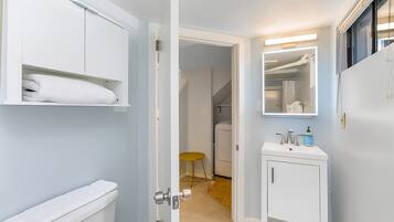 Casa conforto | Banheiro | Chuveiro/banheira combinados, toalhas de banho