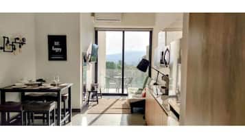 Smart TV, futbolito, tenis de mesa y libros