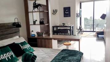 1 habitación, escritorio, tabla de planchar con plancha y wifi gratis