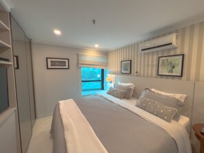 Comfort Apartment, 1 Queen Bed | 1 bedroom, minibar, desk, iron/ironing board
