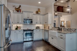 Fridge, ice maker - WELCOME MASTER'S GUESTS - a short 5 miles from the Augusta National Golf Course (Evans)