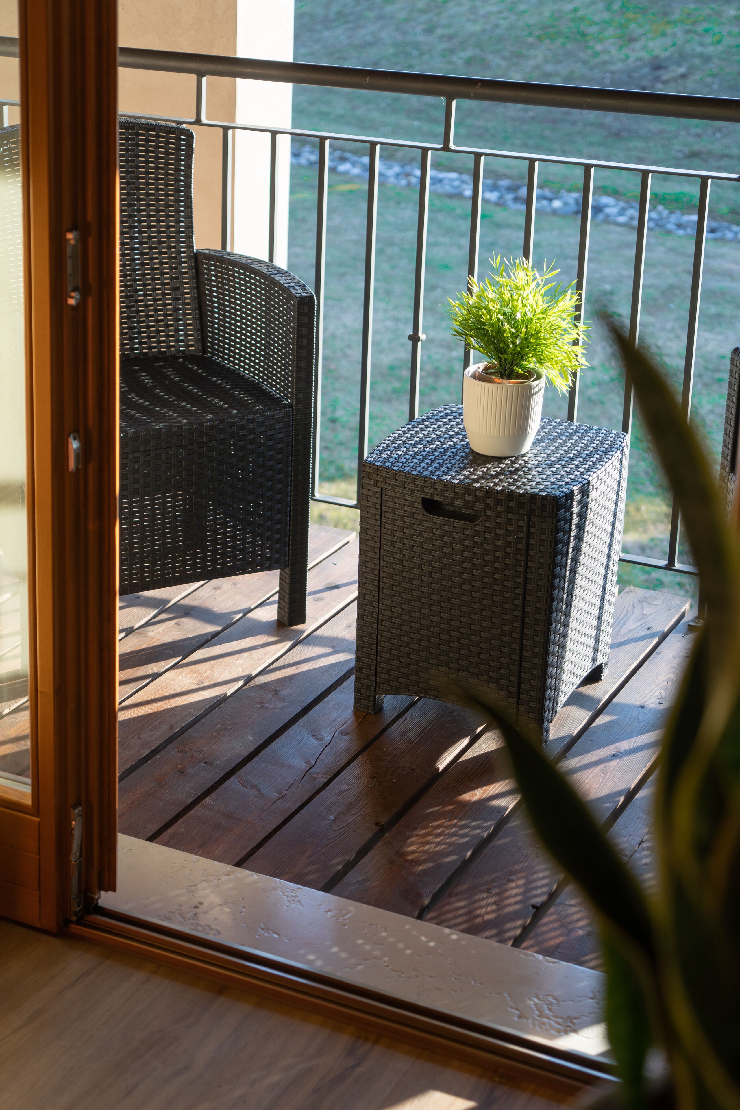 Caja de seguridad en la habitación y sistema de insonorización 