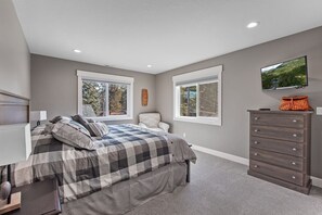 4 bedrooms, iron/ironing board, WiFi, bed sheets - Tucked Away Paradise (Coeur d'Alene)