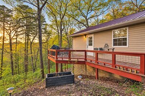 A house with a deck, surrounded by trees. - HOT TUB! Large deck, BBQ grill, fire pit & Arkansas Sunsets! (Eureka Springs)