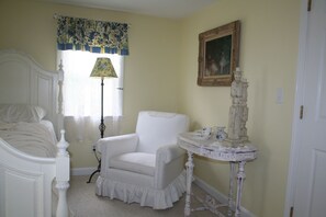 4 bedrooms, desk, iron/ironing board, free WiFi