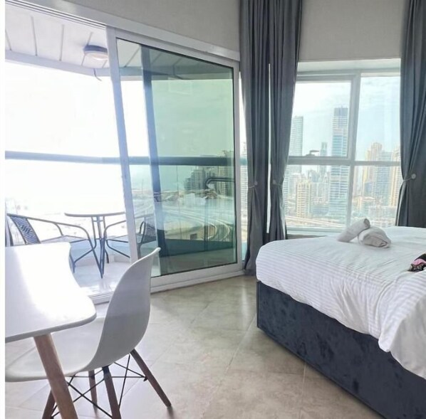 2 bedrooms, iron/ironing board, free WiFi - Jumeirah lake towers (Dubai)
