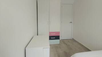 3 bedrooms, bed sheets