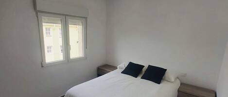 3 bedrooms, bed sheets