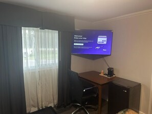 Individually decorated, individually furnished, desk, laptop workspace - Pine Ridge Motel (Timmins)