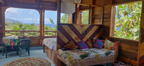 Ecolodge on 25 acre estate, 2 beaches, wide variety of fruit and flowers.