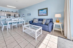 Living area - Ocean Ritz 1902 (Panama City Beach)