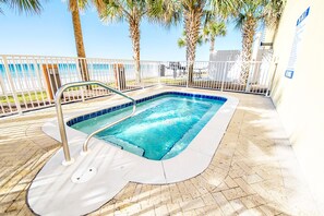 Leilighet, flere senger (Tropic Winds 2308) | Basseng | Innendørsbasseng og utendørsbasseng