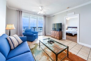 Leilighet, flere senger (Tropic Winds 2308) | Oppholdsområde | TV