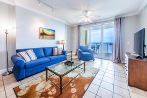 Leilighet, flere senger (Tropic Winds 2308) | Oppholdsområde | TV