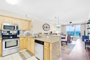 Apartment, Mehrere Betten (Tropic Winds 1104) | Eigene Küche | Ofen, Toaster