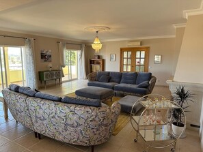 تلفزيون ذكي