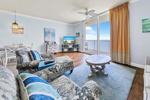 Appart'hôtel, 1 très grand lit et 1 canapé-lit (Tidewater 2804) | Coin séjour