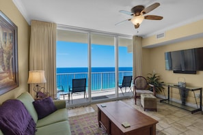 Condo, 1 cama King e sofá-cama (Tidewater 2209 "Tuscany at Tidewater") | Área de estar | TV