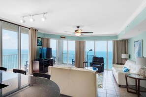 Living area - Tidewater 2117 (Panama City Beach)