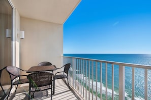 Apartment, 1 King-Bett und Schlafsofa (Tidewater 2115) | Speisen im Freien