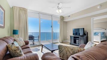 Condo, 1 King Bed with Sofa bed (Tidewater 2115) | Living area