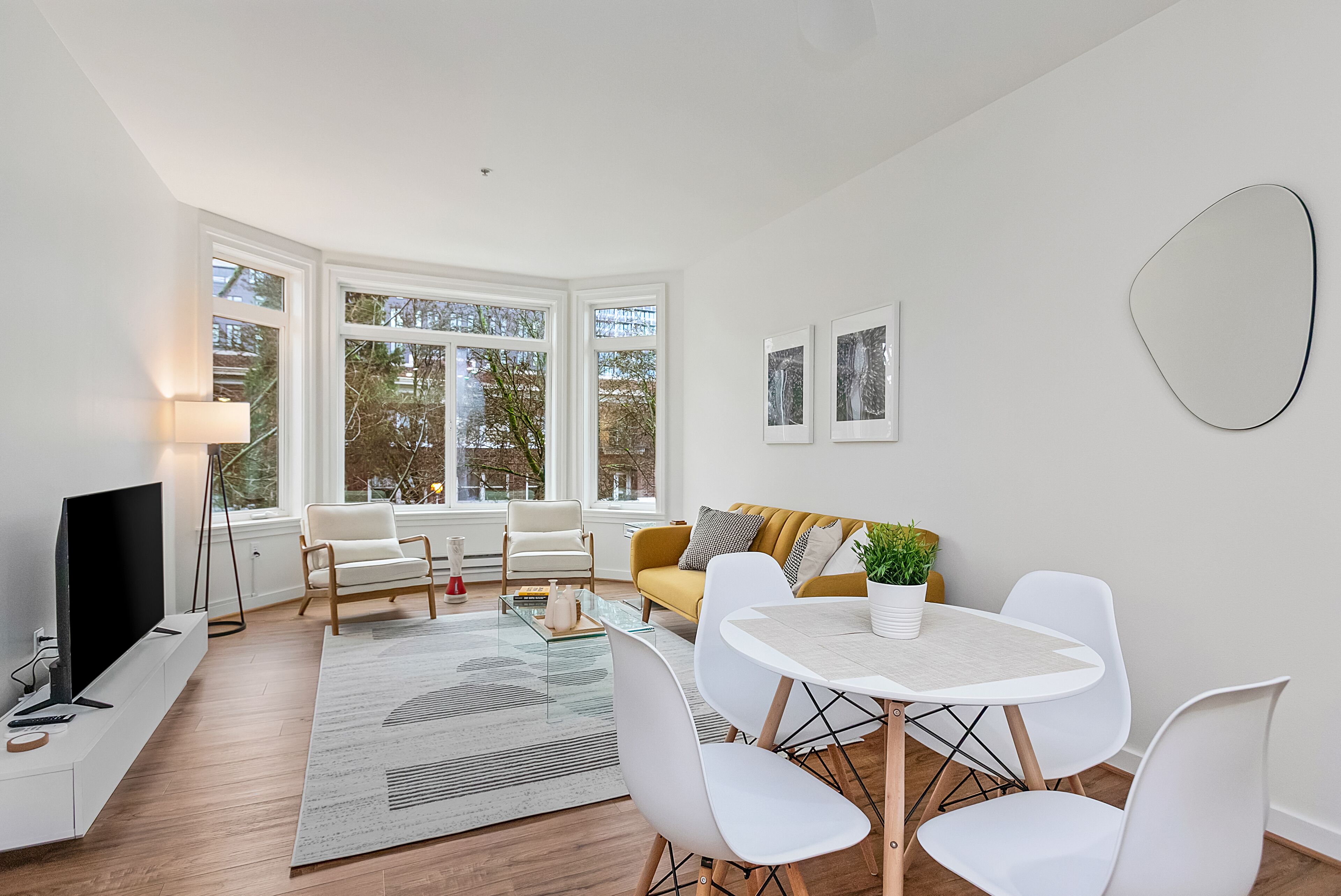 Comfort Apartment | Living area | Flat-screen TV