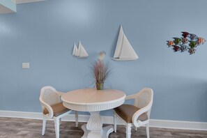 Appart'hÎtel, 1 trÚs grand lit et 1 canapé-lit (Tidewater 103) | Restauration