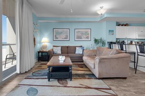 Apartment, 1 King-Bett und Schlafsofa (Tidewater 103) | Wohnbereich | Fernseher