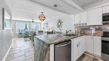 House, Multiple Beds (The Shores Townhome #116) | Private kitchen