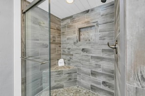 Hus - flera sÀngar (The Shores Townhome #116) | Badrum | Gratis toalettartiklar, handdukar, tvÄl och toalettpapper