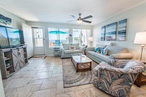 Living area - The Shores Townhome #116 (Panama City Beach)