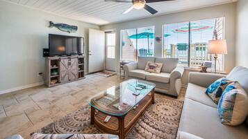 Casa geminada, várias camas (The Shores Townhome #116) | Área de estar | TV