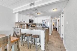Private kitchen - The Shores Townhome #116 (Panama City Beach)