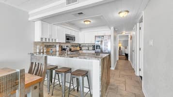House, Multiple Beds (The Shores Townhome #116) | Private kitchen