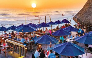 Lägenhet - flera sängar (Sunrise Beach 910) | Restaurang utomhus