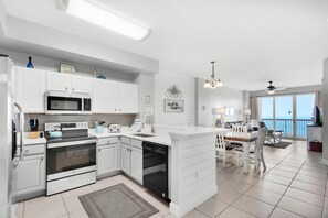 Private kitchen - Sunrise Beach #910 (Panama City Beach)