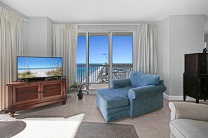 Leilighet, flere senger (Sunrise Beach #2411) | Oppholdsområde | TV