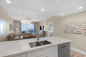 Condo, varias camas (Sterling Breeze 904) | Interior