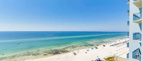 Condo, varias camas (Sterling Breeze 904) | Playa | En la playa