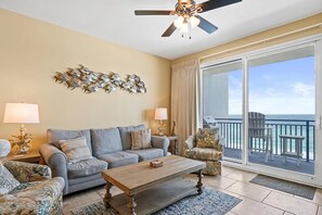 Lägenhet - flera sängar (Sterling Breeze 802) | Vardagsrum | Tv