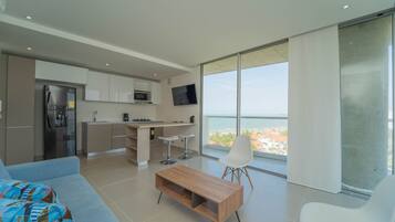 Superior-Apartment | Wohnbereich | Smart-TV