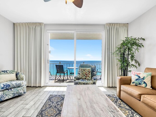 Appartement, 1 kingsize bed met slaapbank (Splash 1505E) | Woonruimte | Televisie