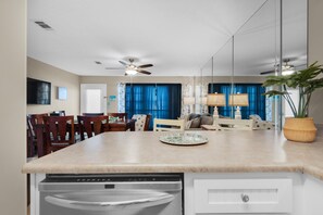 Condo, 1 cama Queen size y sofá cama (Southwind I-9) | Interior