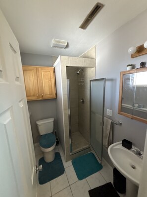 Dusche, Handtücher, Seife, Shampoo