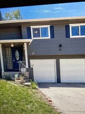 Exterior detail - Private 1 bedroom guest suite with private living room, laundry, & kitchenette (Colorado Springs)