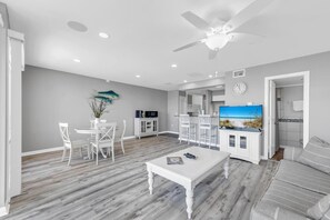 Condo, 1 King Bed with Sofa bed (Latitude 29 #25) | Living area