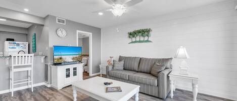 Apartment, 1 King-Bett und Schlafsofa (Latitude 29 #25) | Wohnbereich
